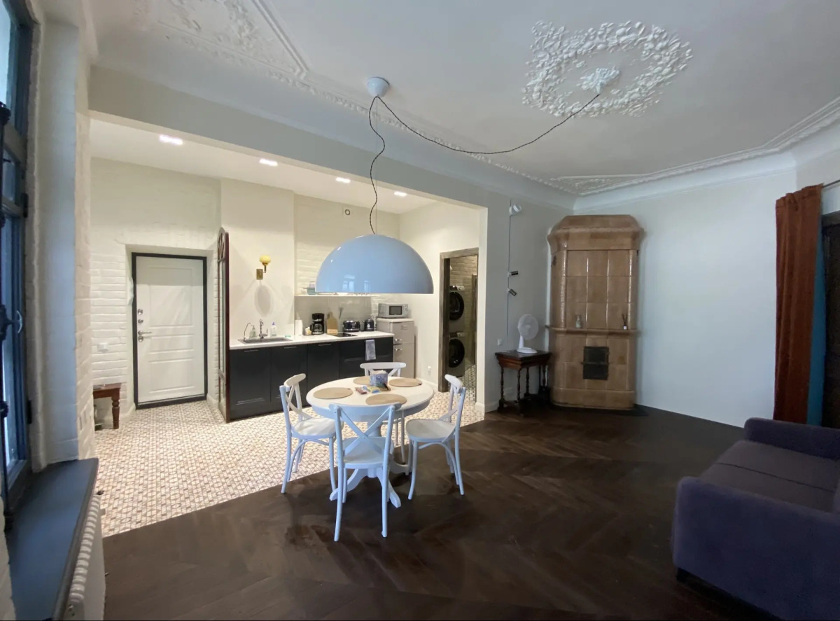 Квартира Дизайнерская с Большой Гостиной и Камином