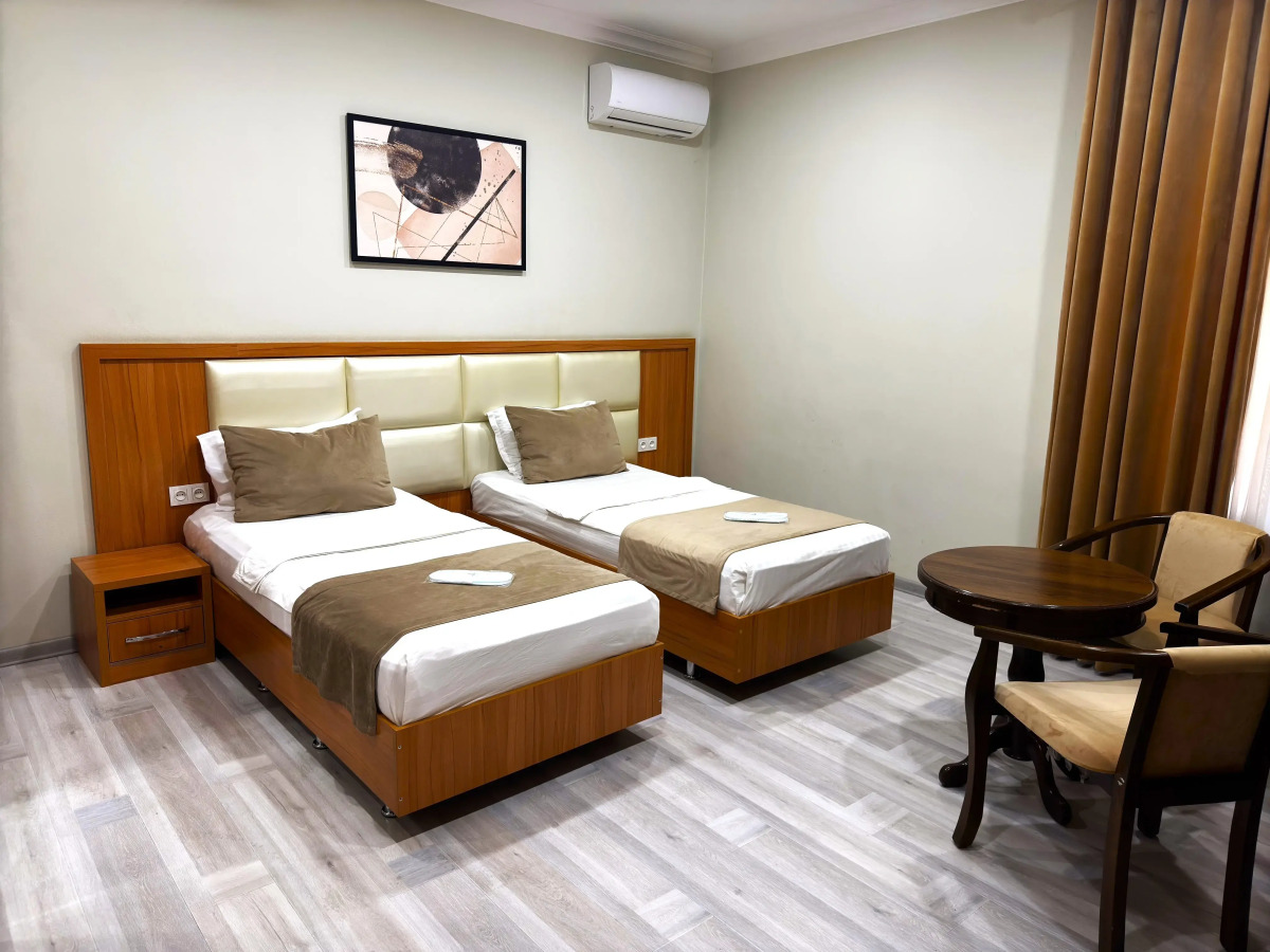 Отель The Moon Hotel