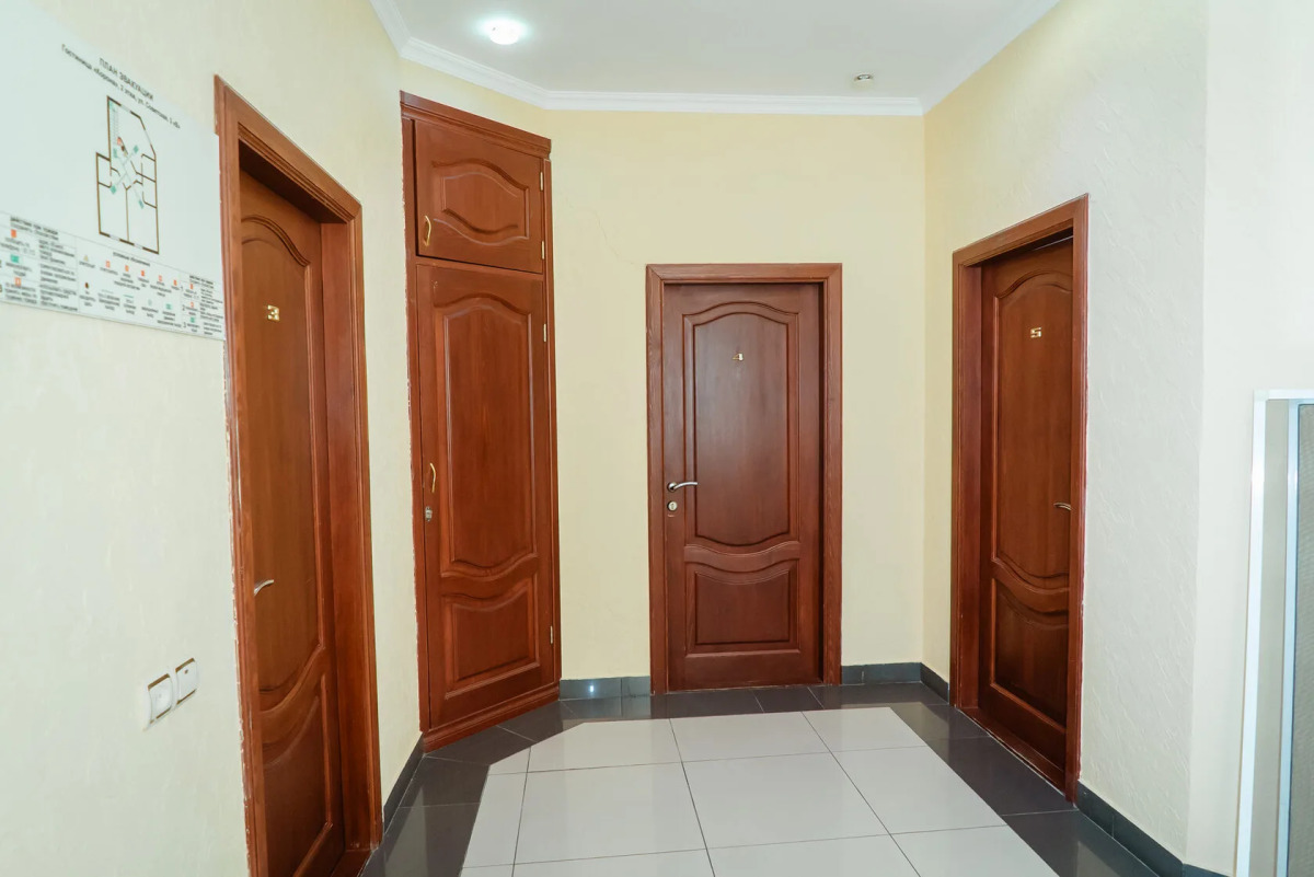 Отель Корона