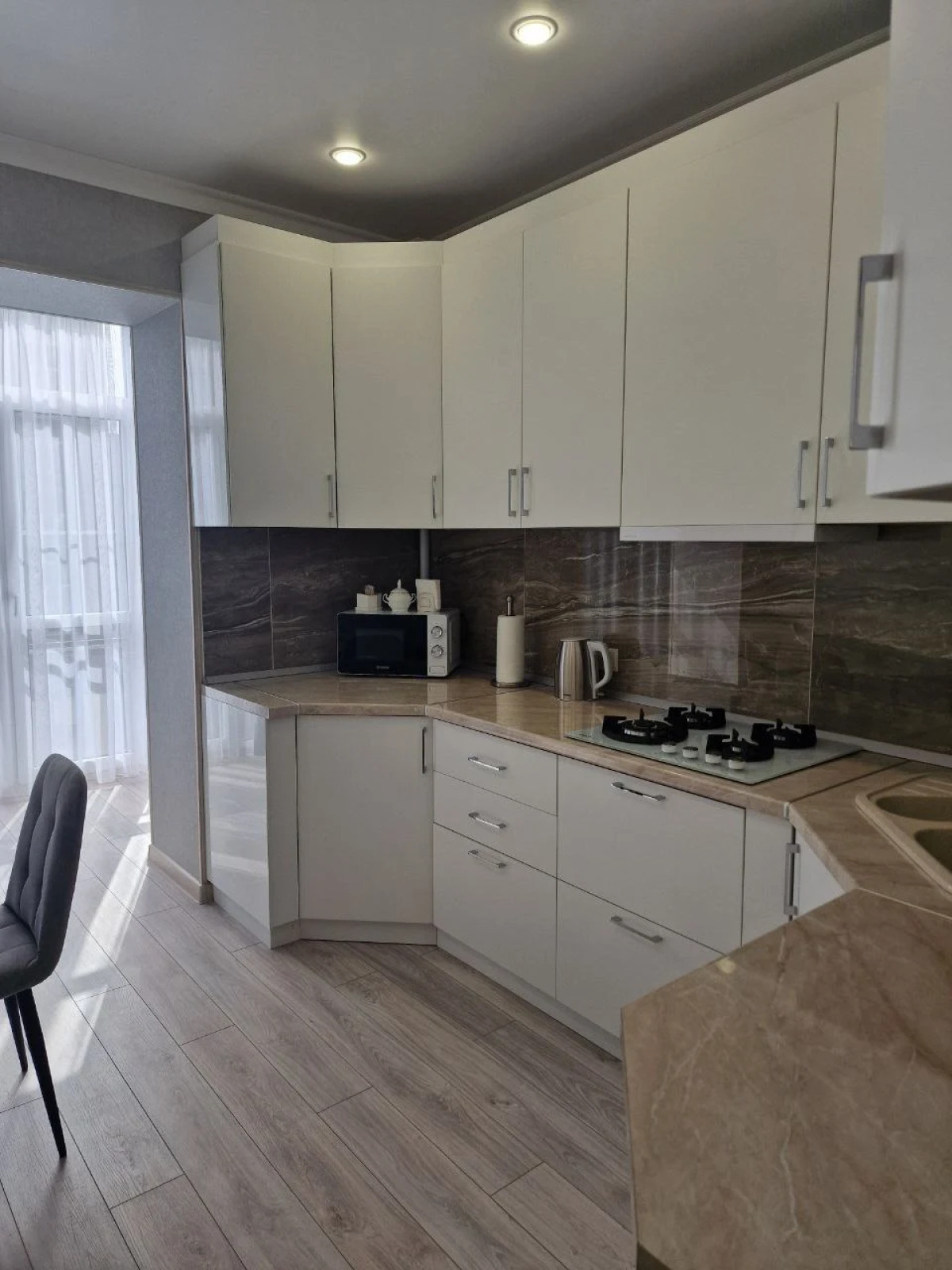 Квартира Flatirini с панорамными окнами в ЖК Весна