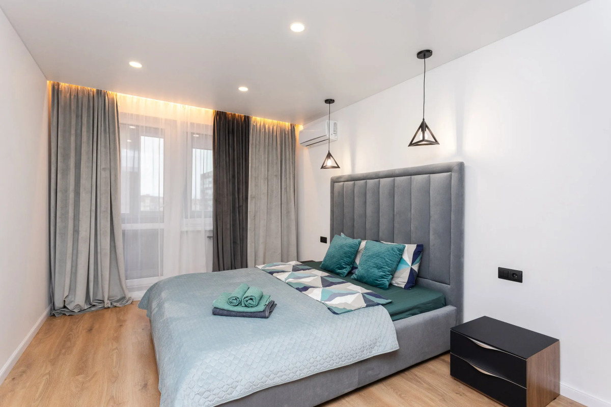 Квартира уютная трехкомнатная с двумя балконами рядом с островом Канта