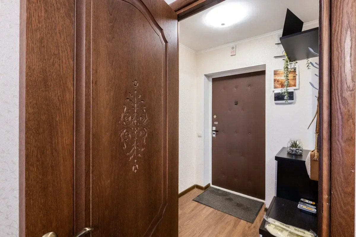 Апартаменты улучшенные Natali на метро Академика Янгеля