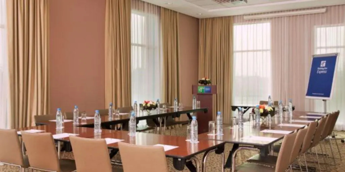 Holiday Inn Express Dubai Jumeirah an IHG Hotel