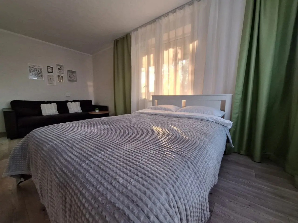 Квартира новая до 4+2 человек "Версаль апартмент"