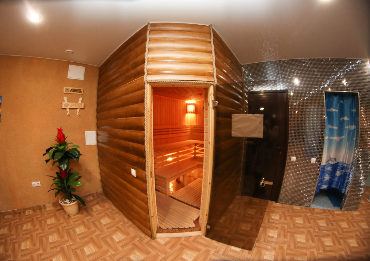 Отель Корона