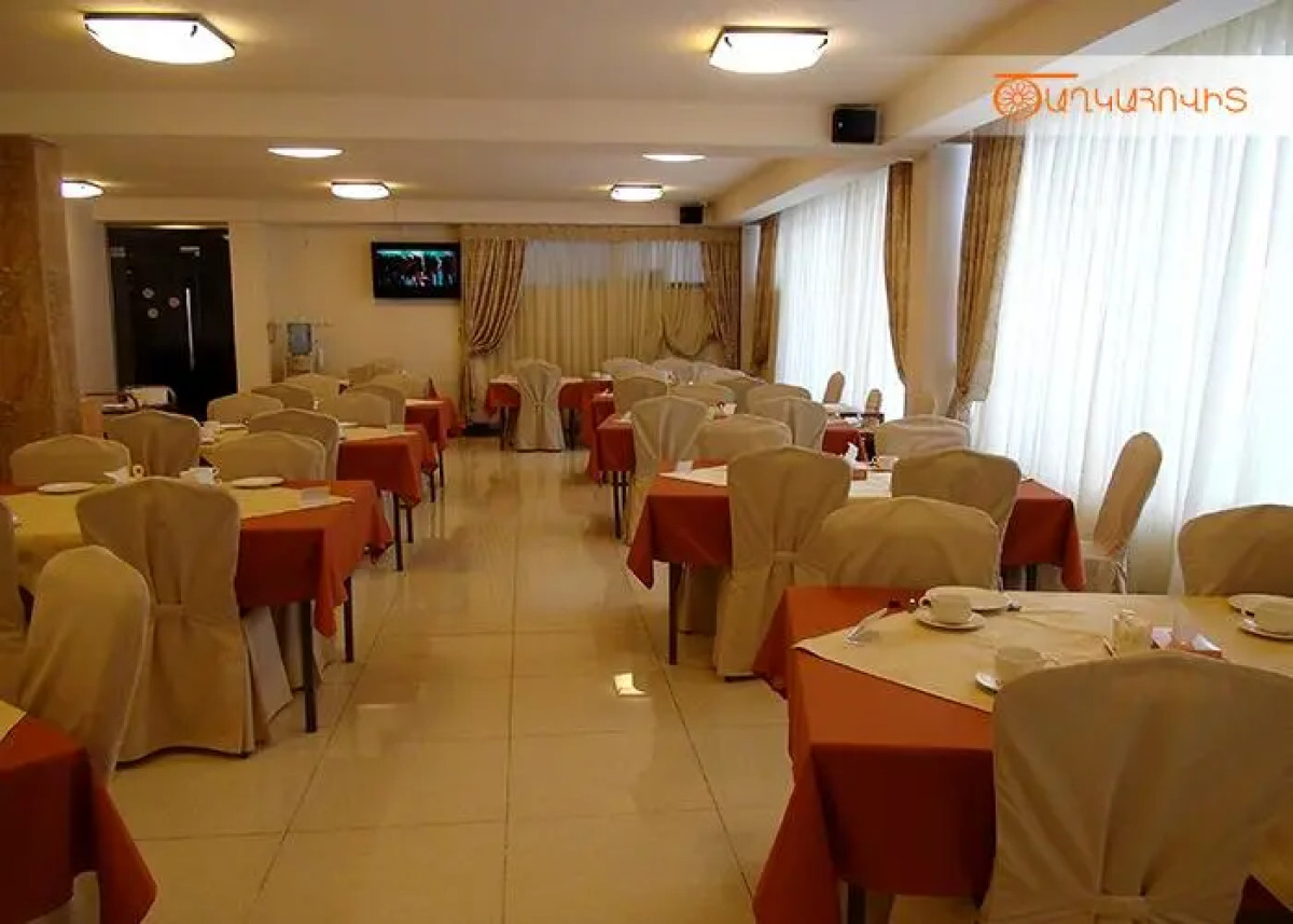 Отель Цахкаовит