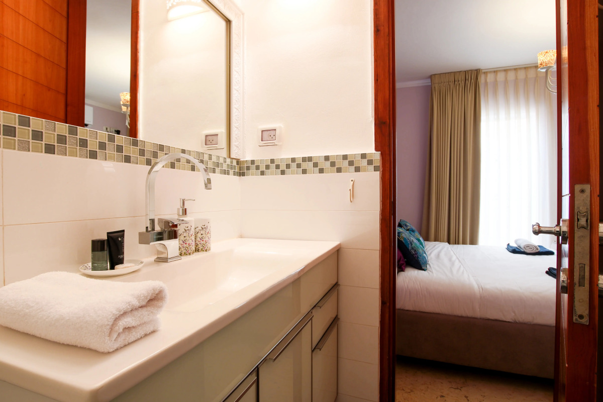 Апартаменты Penthouse & Jacuzzi in Neve Tzedek by FeelHome