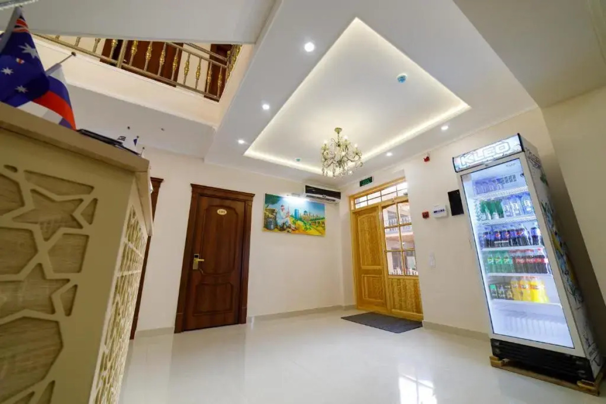 Отель Khans Palace