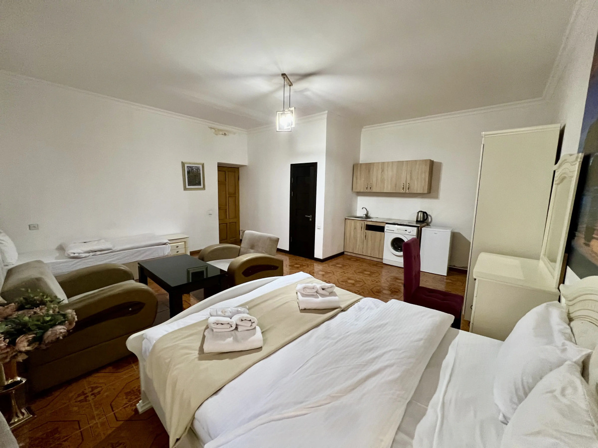 Отель Castle Family