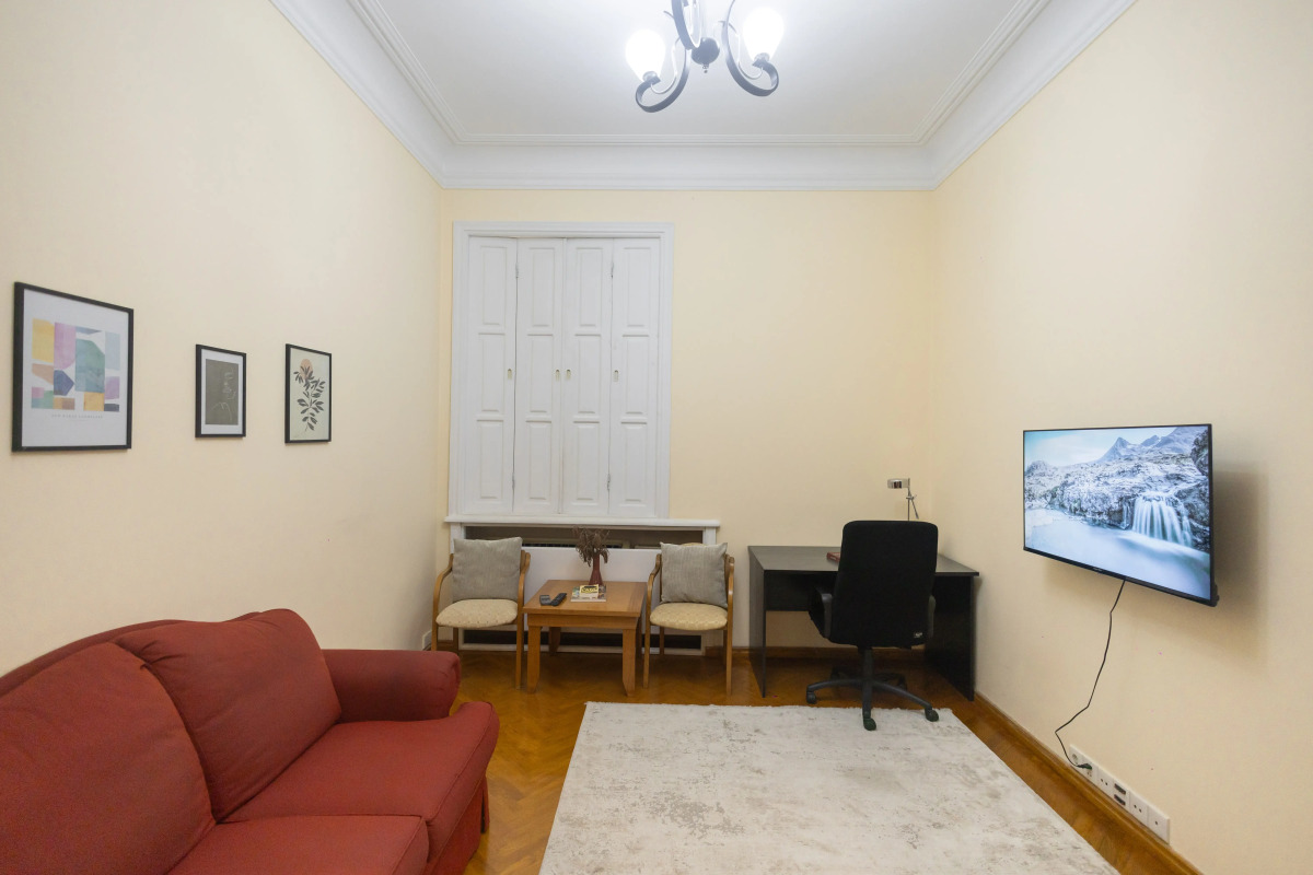 Апартаменты двухкомнатные с гостинной комнатой на Торговой улице ( K5)