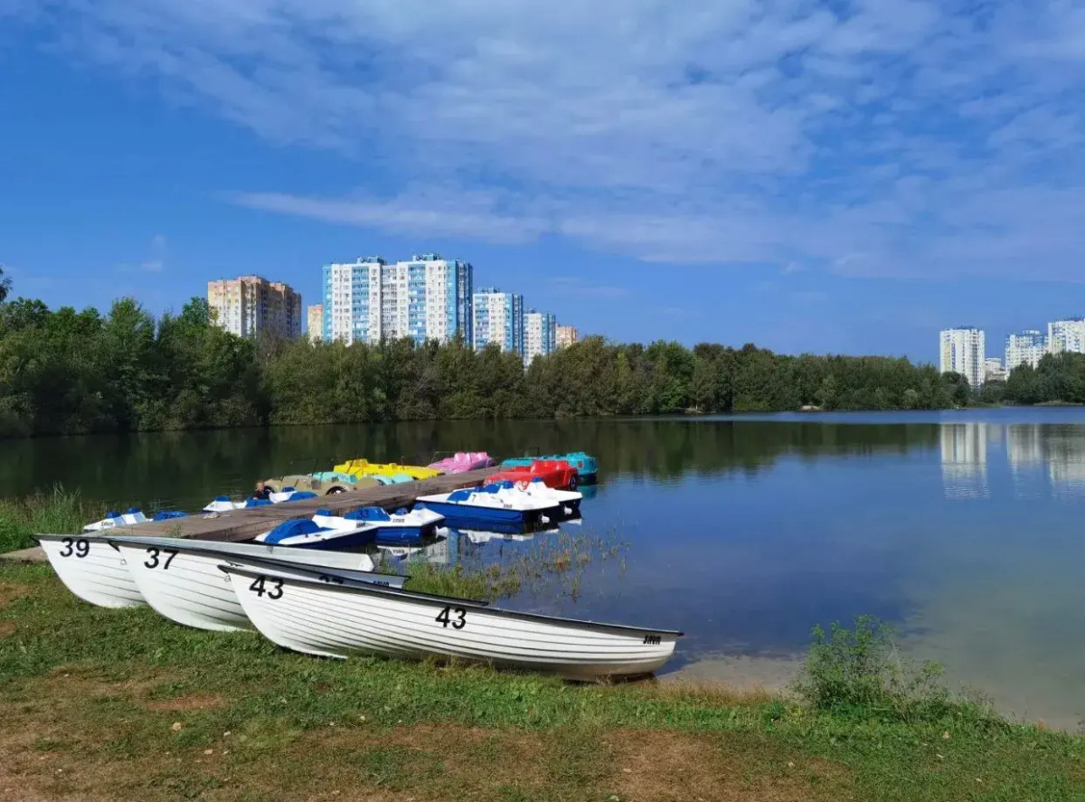 Квартира Квартира Рядом с Метро Парком и Озером