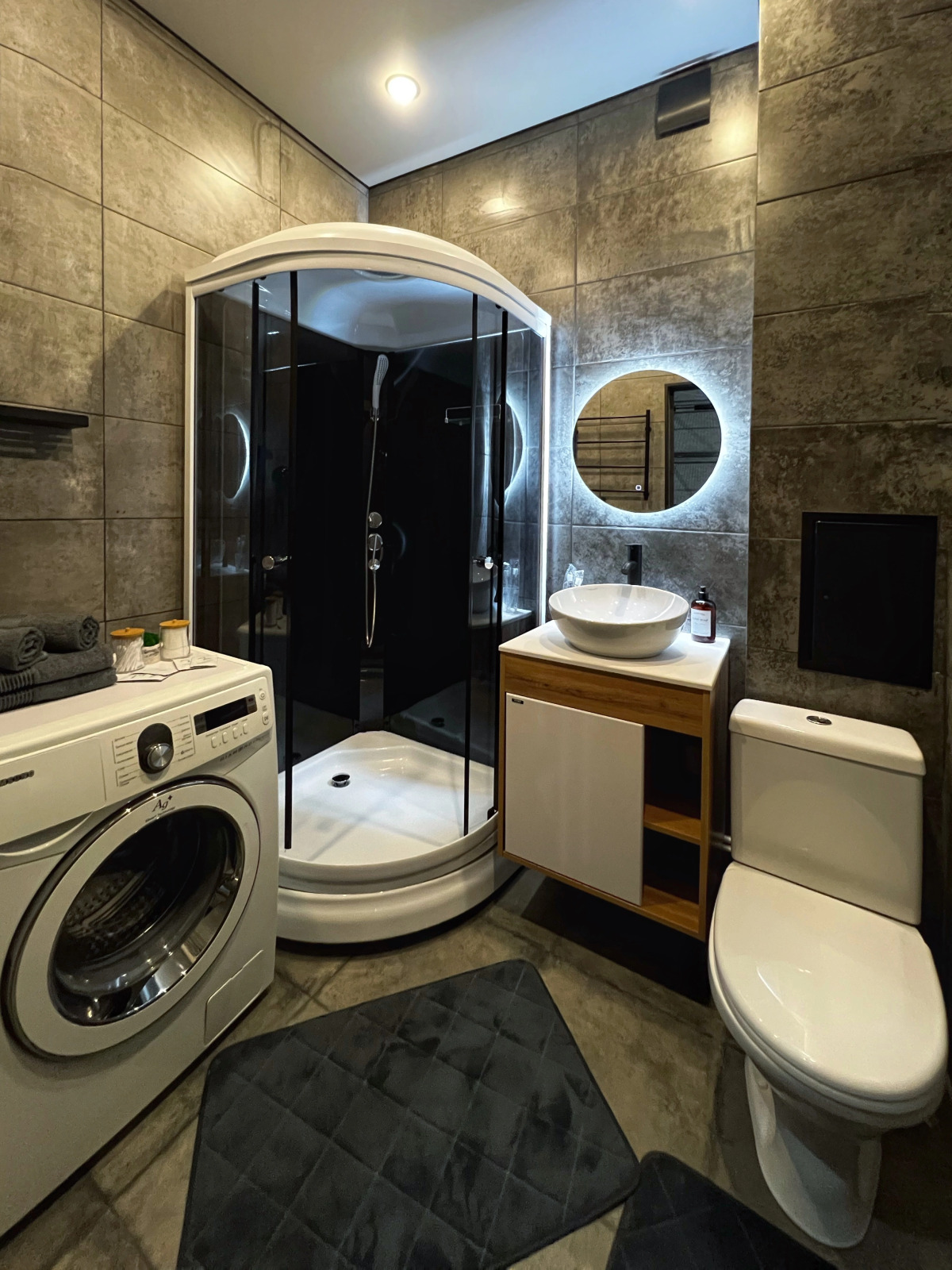 Апартаменты Granada Шикарная евро-двушка в центре города с новым ремонтом в стиле Лофт