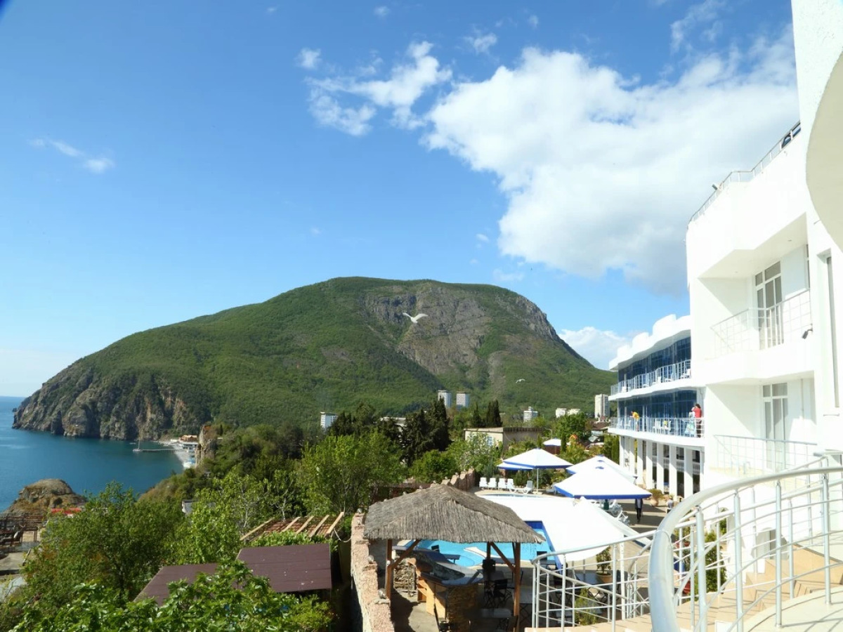 Отель Мажестик