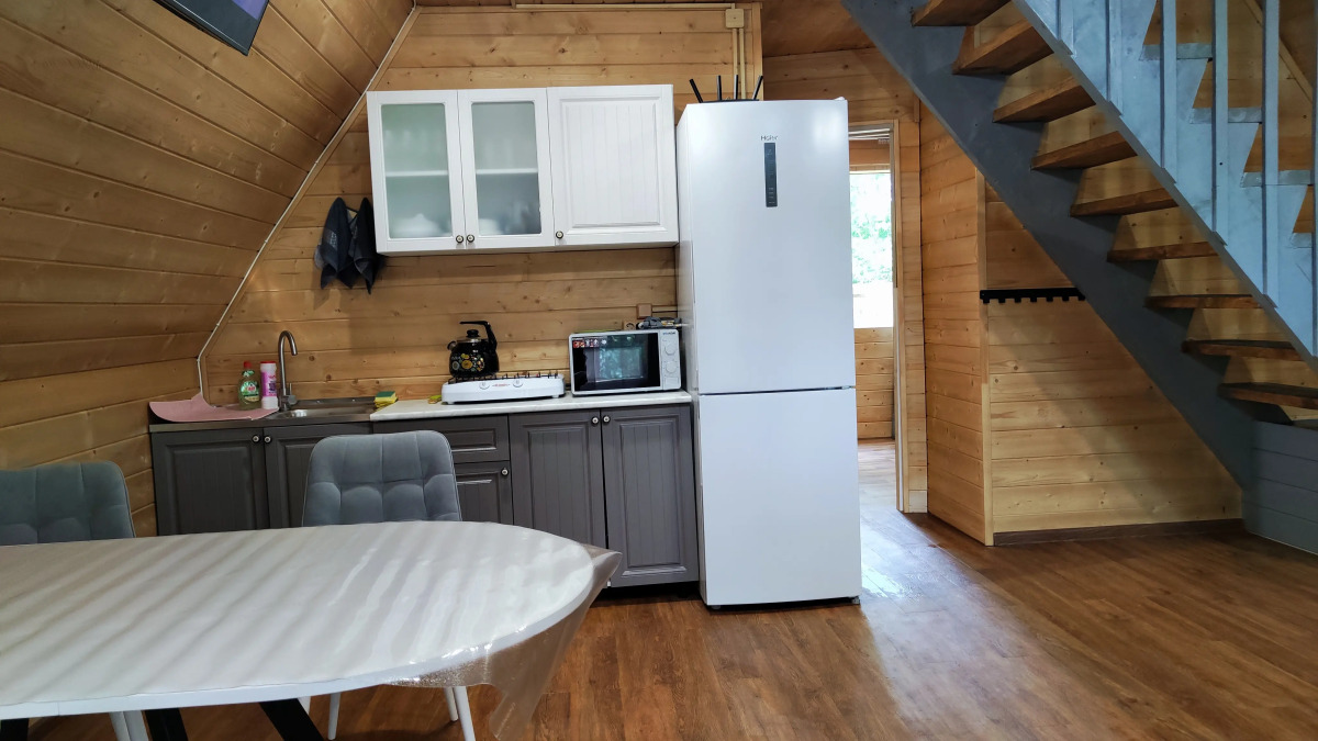 Частный дом Новый 6 местный дом у озера с банным чаном и баней.