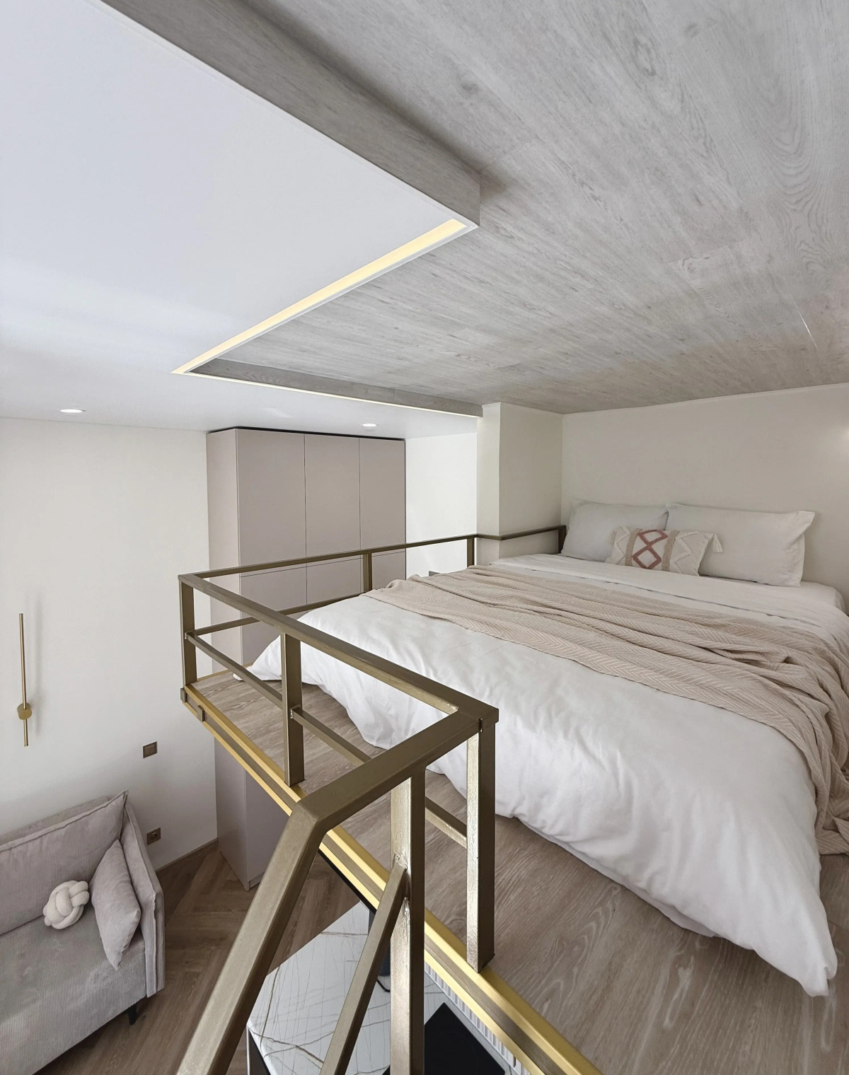 Апартаменты Двухуровневая студия KrasLoft в ЖК Преображенский на 4 человек