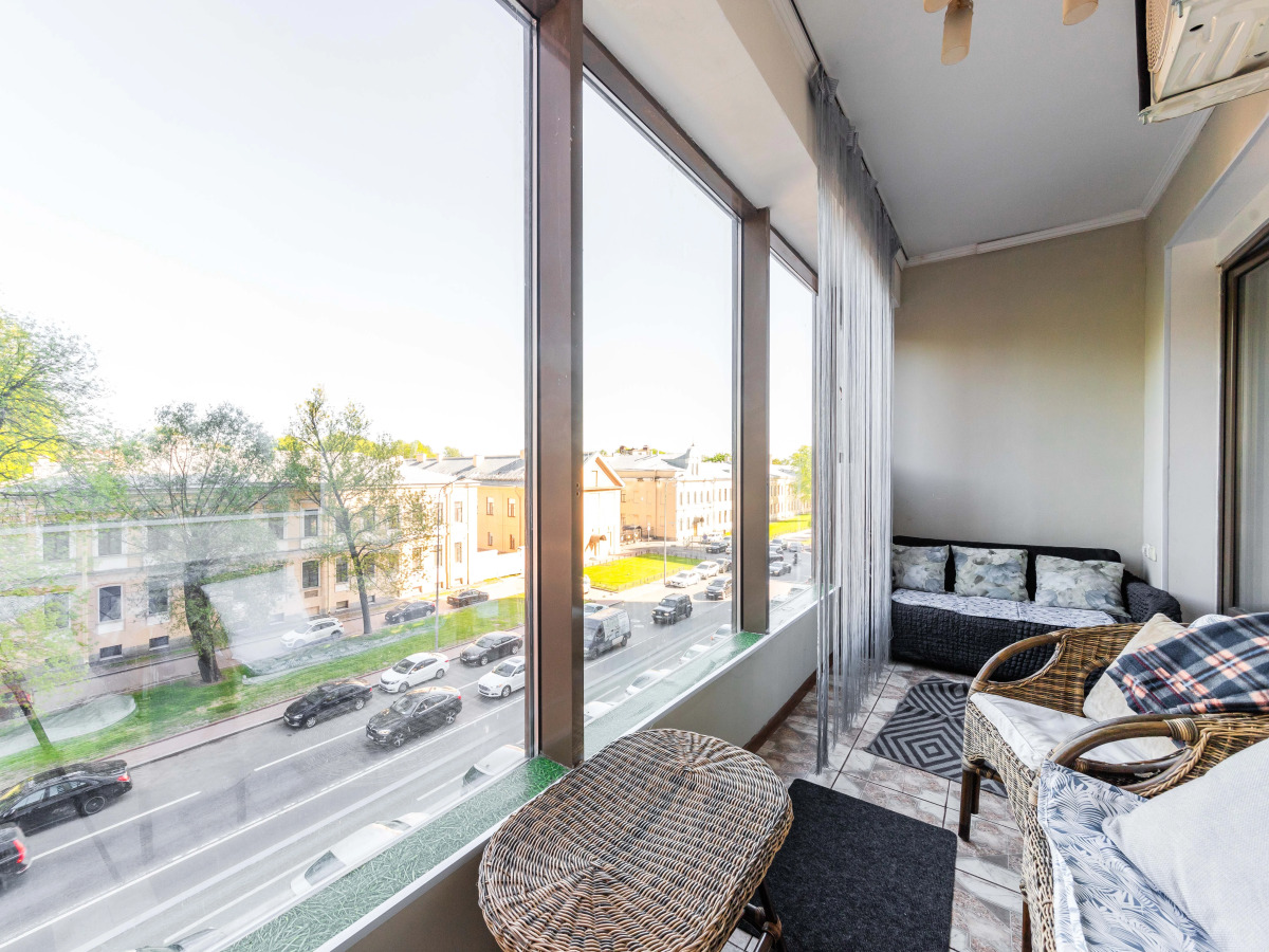 Апартаменты У Финляндского Вокзала и Крейсера Авроры"