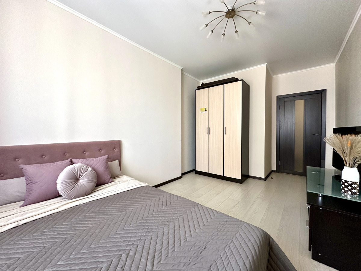 Сакура рядом ТЦ Кристалл