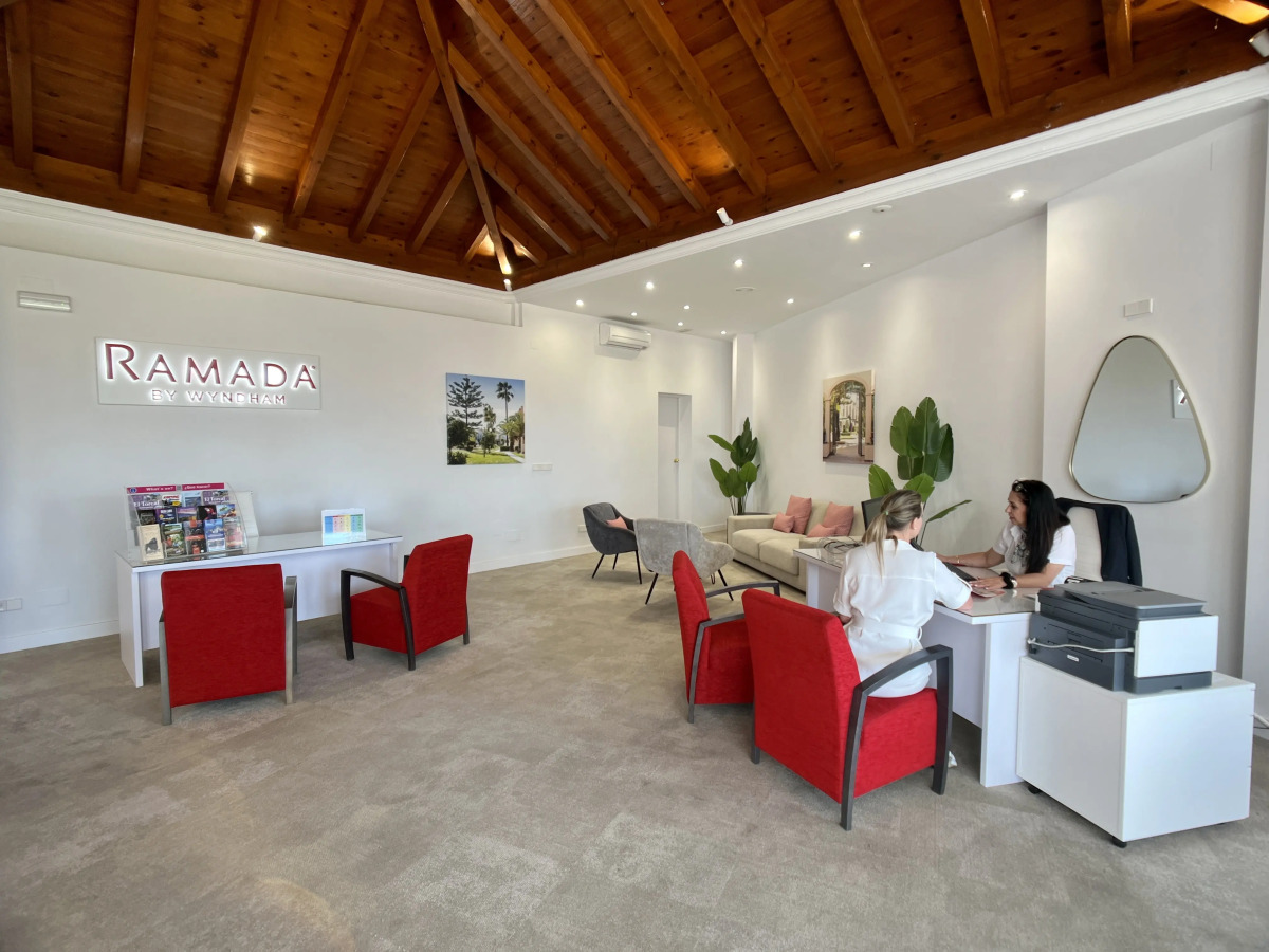 Курортный отель Ramada Hotel & Suites by Wyndham Costa del Sol