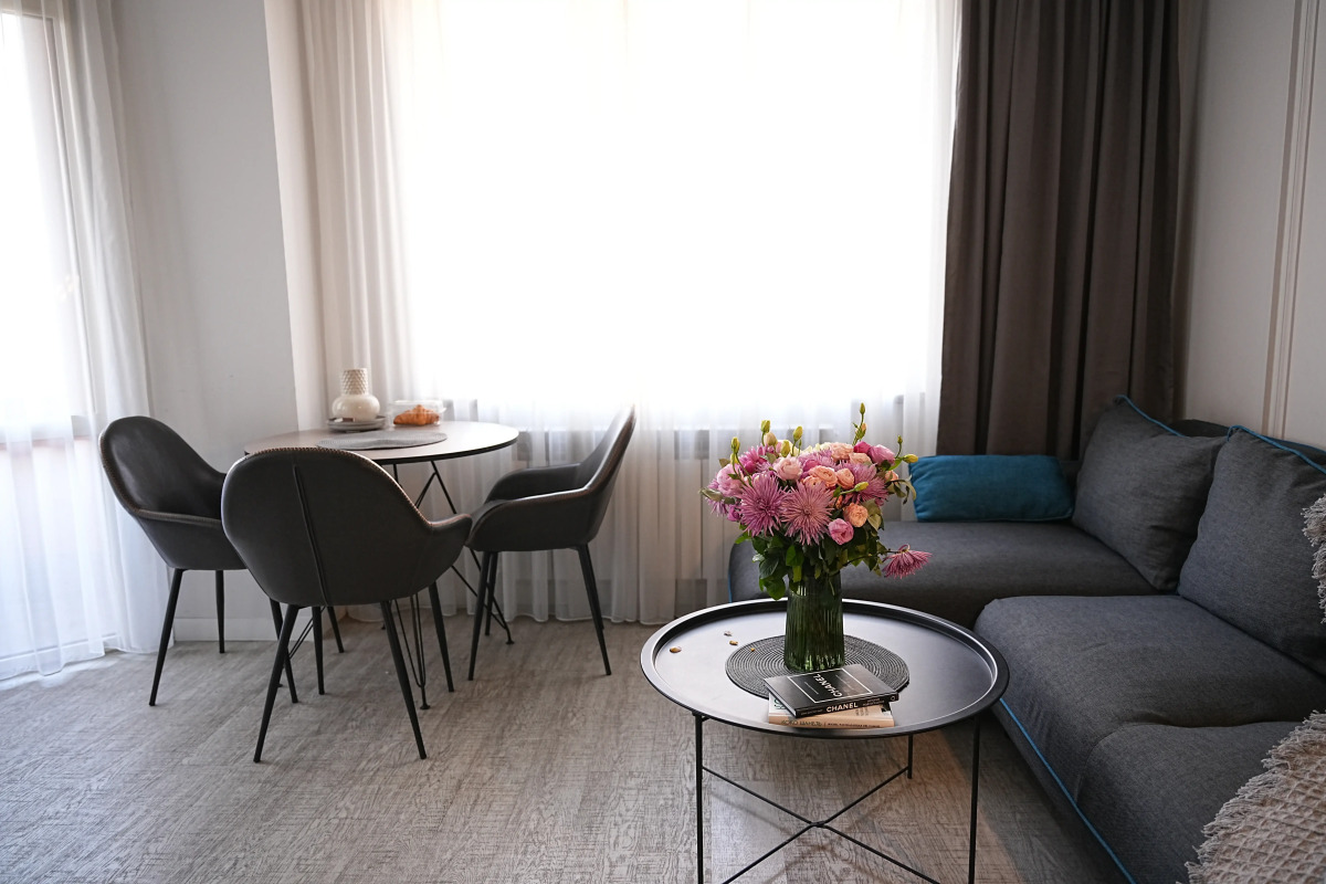 Апартаменты улучшенные в центре города от Sweet Home