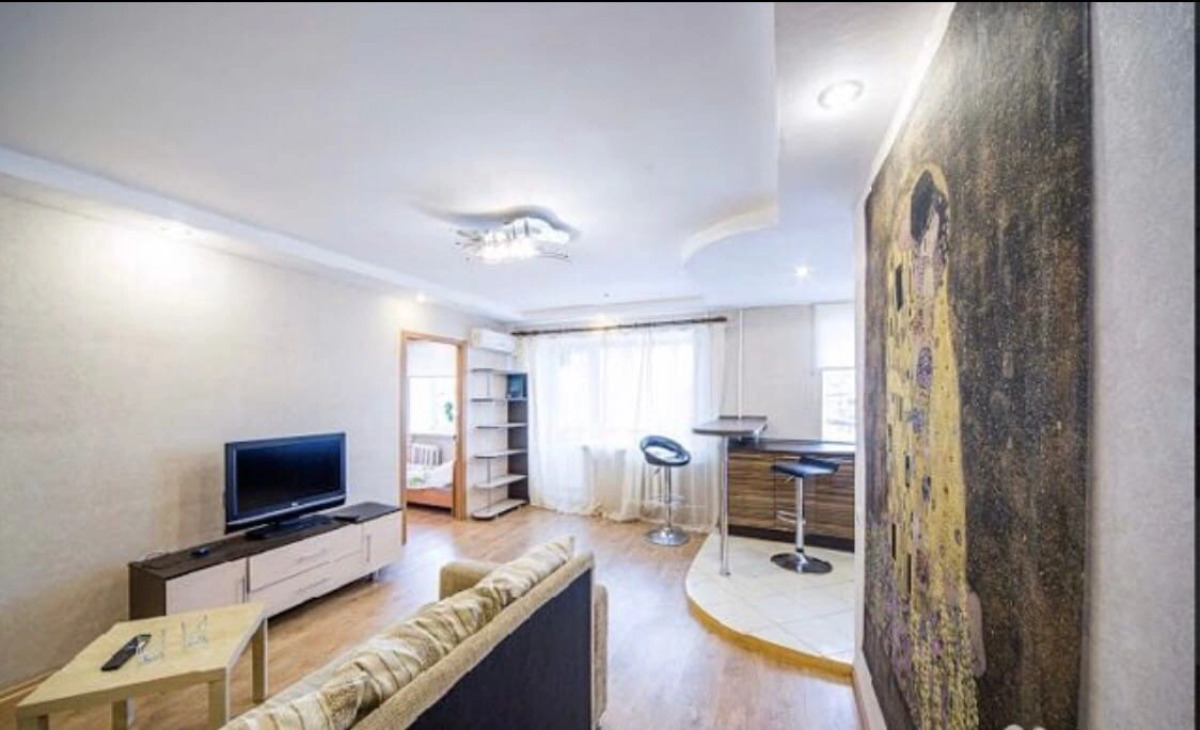 Апартаменты Двухкомнатные в центре на Крисанова