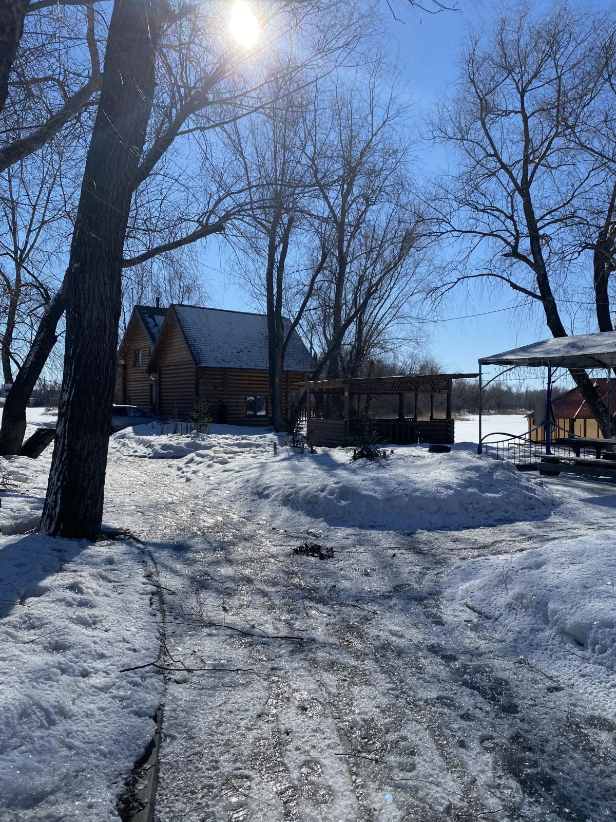 Отель База Островок