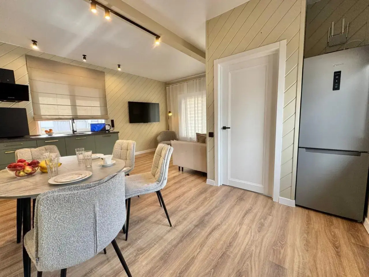 Частный дом с новым дизайнерским ремонтом и мебелью