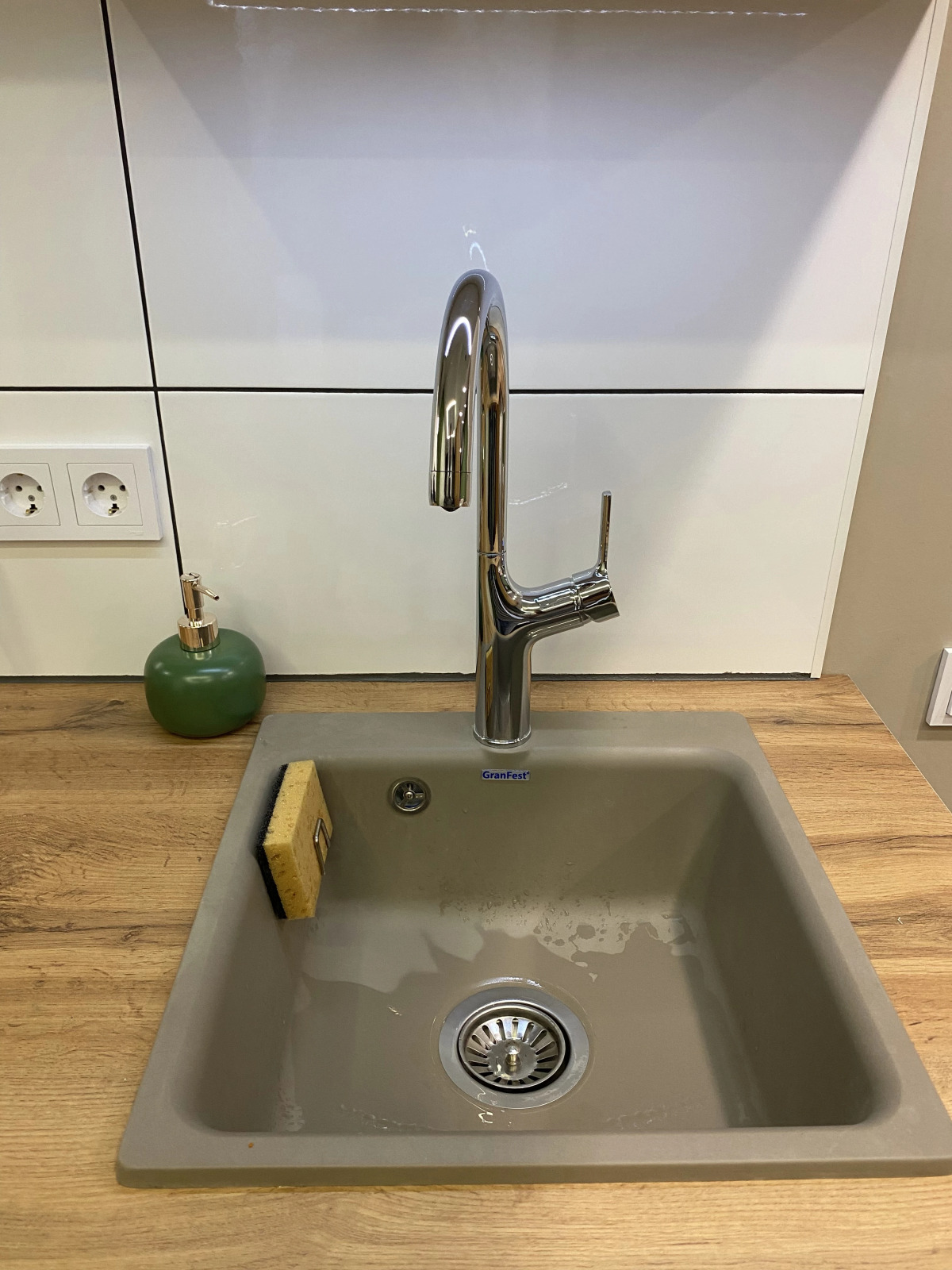 Зеленая студия Апартаменты и точка