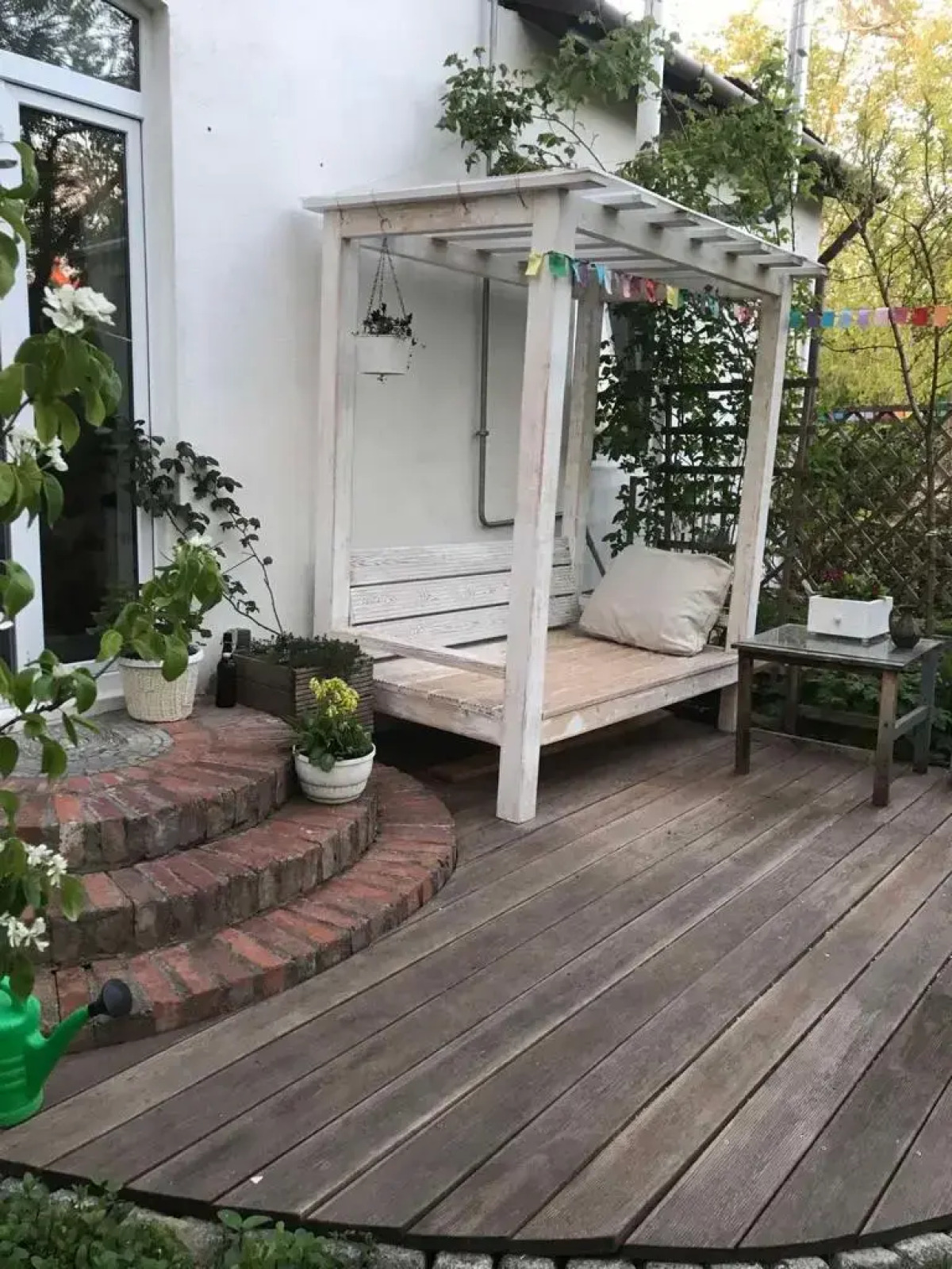 Апартаменты возле пляжа с красивым садом