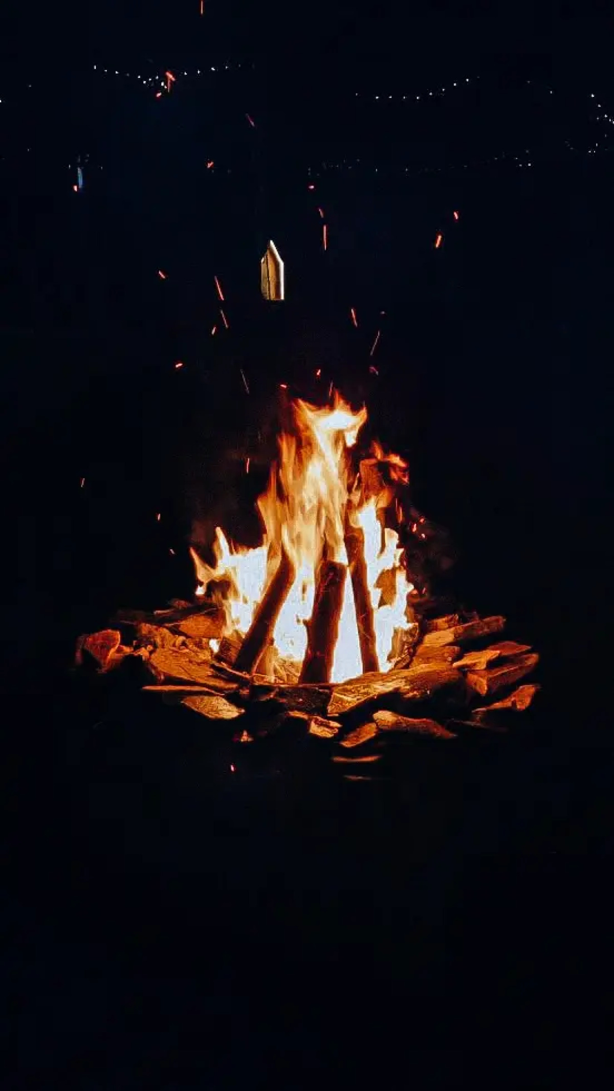 Шале А-фрейм с панорамным остеклением и террасой