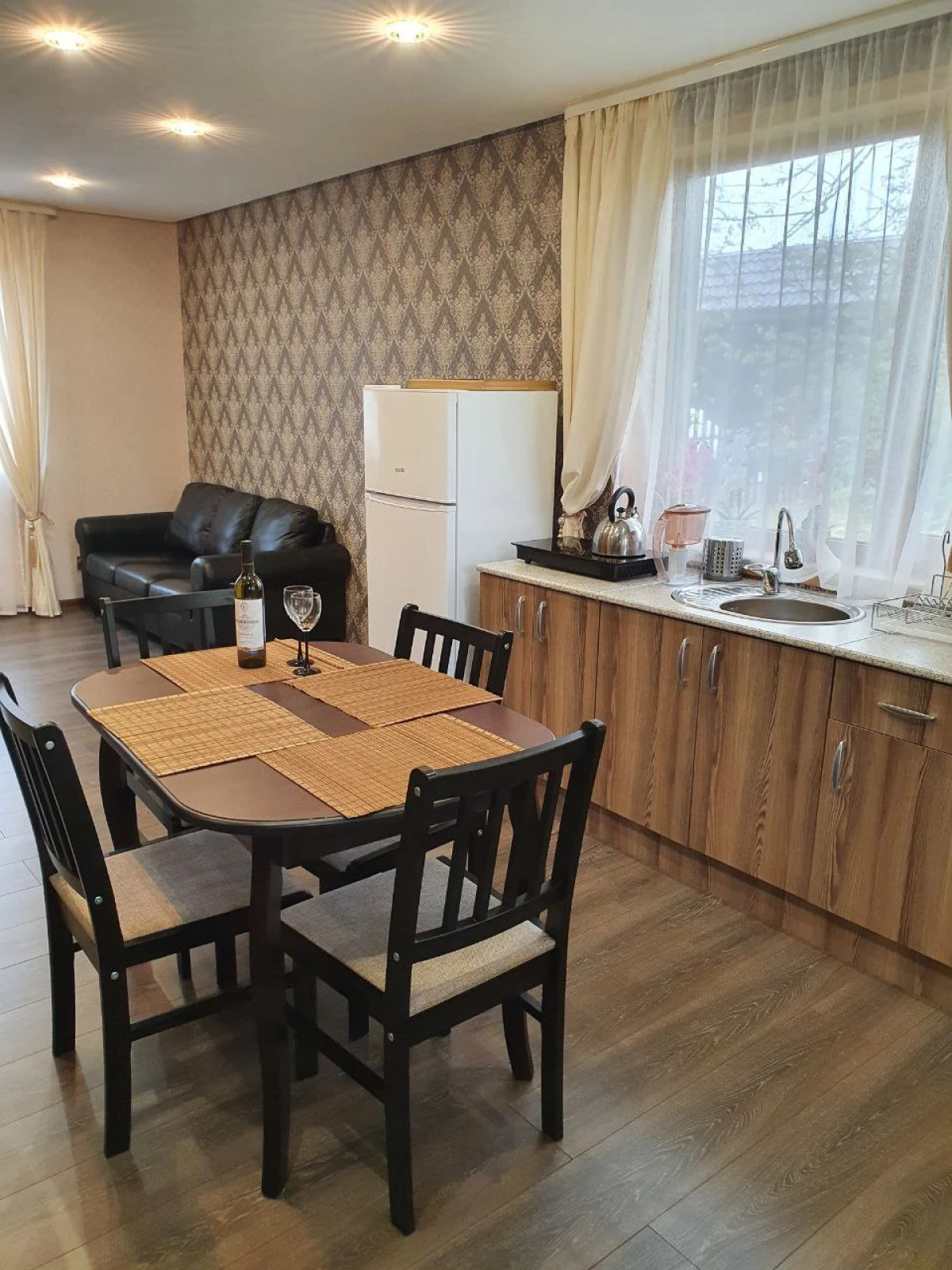 Частный дом Дом возле Ясеня