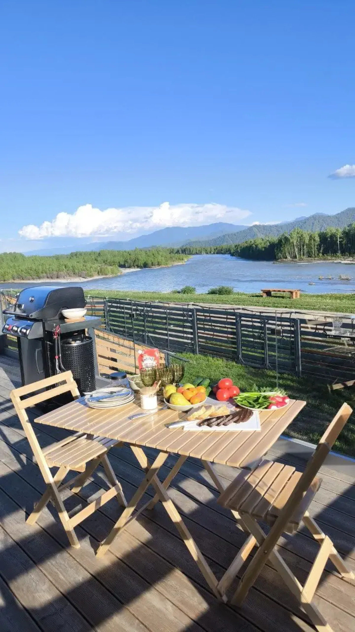 Частный дом Современный гостевой дом на слиянии рек Катунь и Кокса