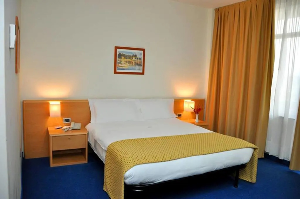 Отель Airport Tirana