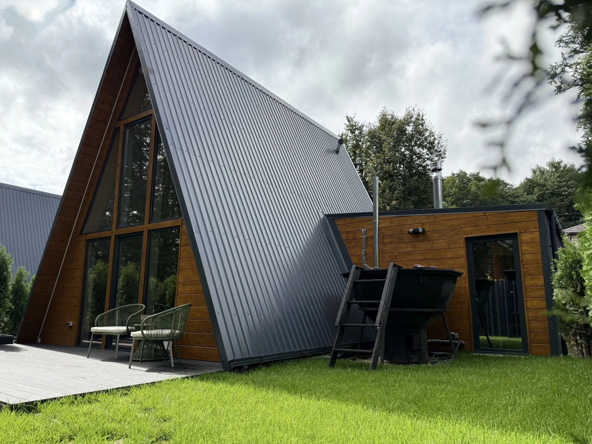 Частный дом Увеличенный А-фрейм Сад с баней и чаном