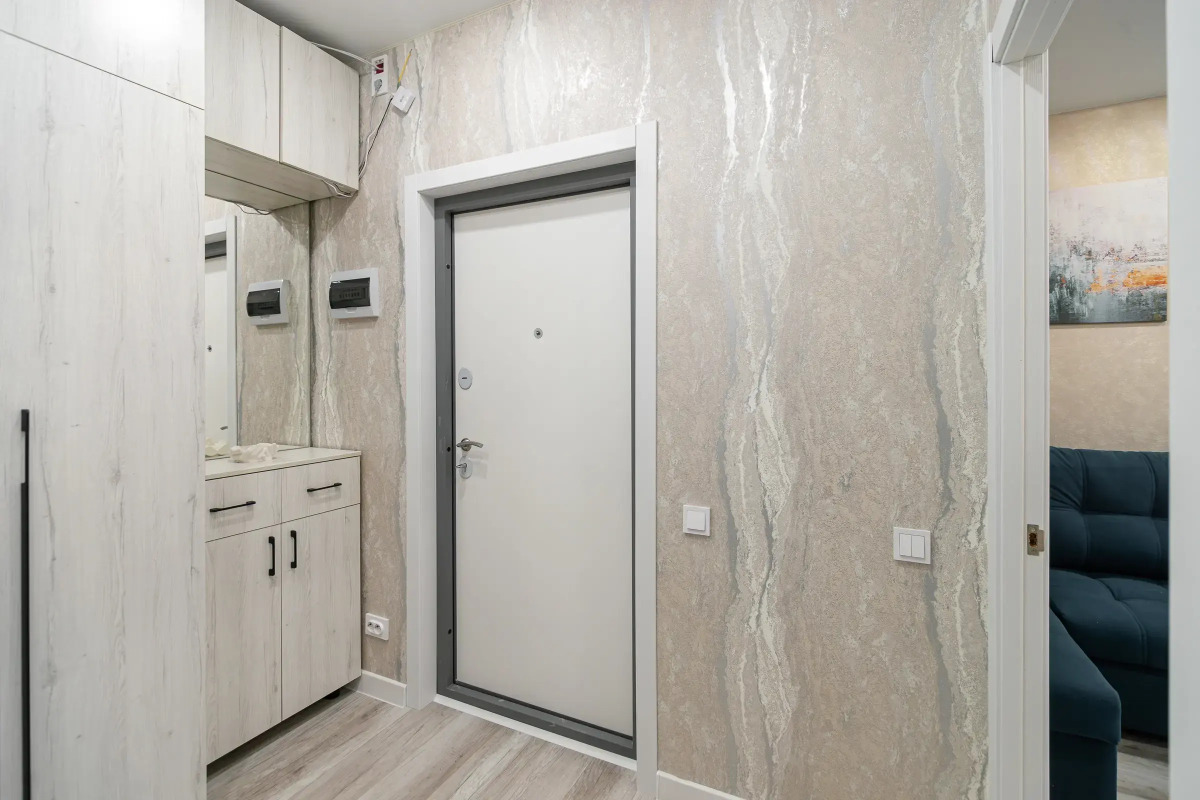 Апартаменты с панорамными окнами на набережной реки