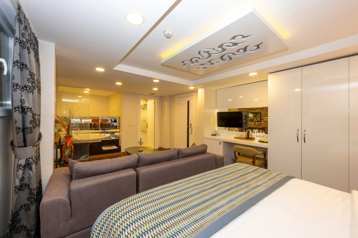 Отель The Marions Suite