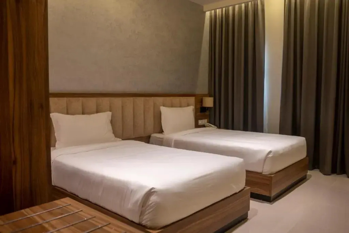 Отель The Plaza  and Resort