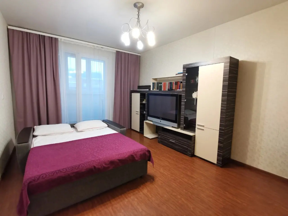 Комната у Метро Комендантский Проспект .