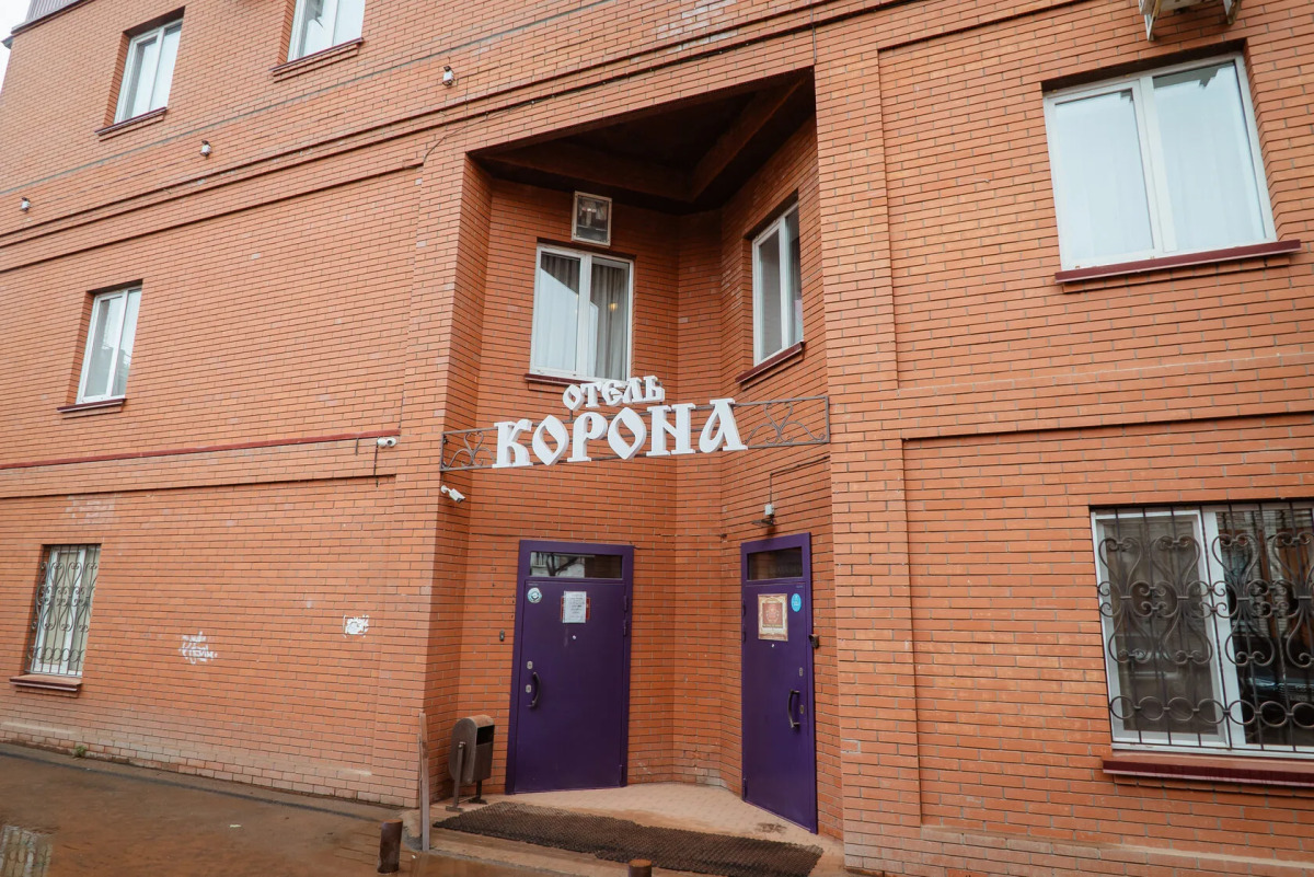 Отель Корона
