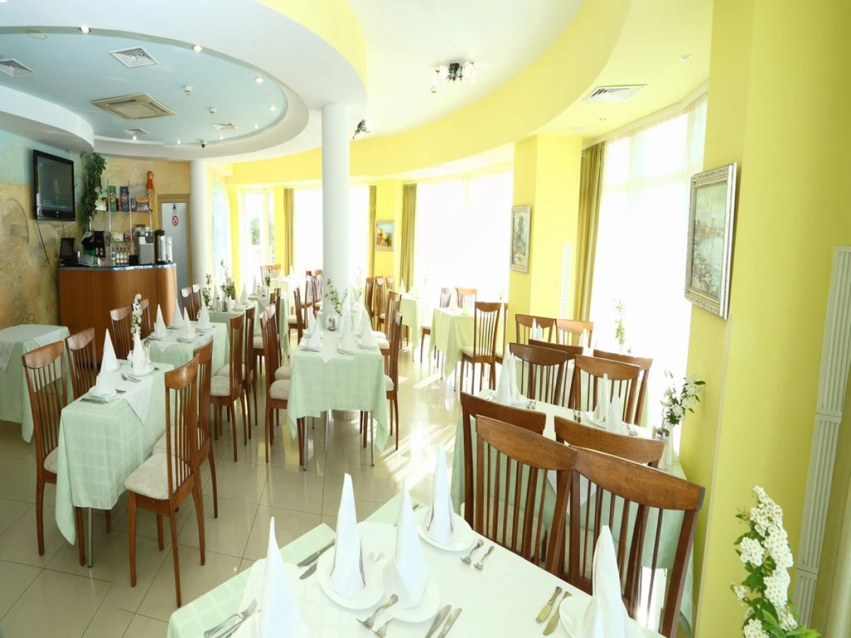 Отель Мажестик