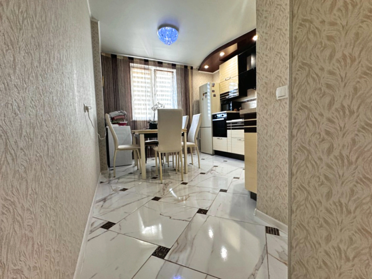 Квартира Новая Двухкомнатная квартира до 8 человек прямо у входа в метро