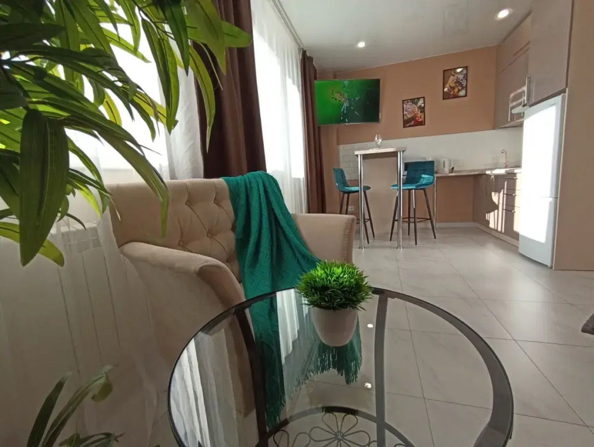 Апартаменты видовые сети «Все в гости» на ул.10 Августа 85 на 17 этаже