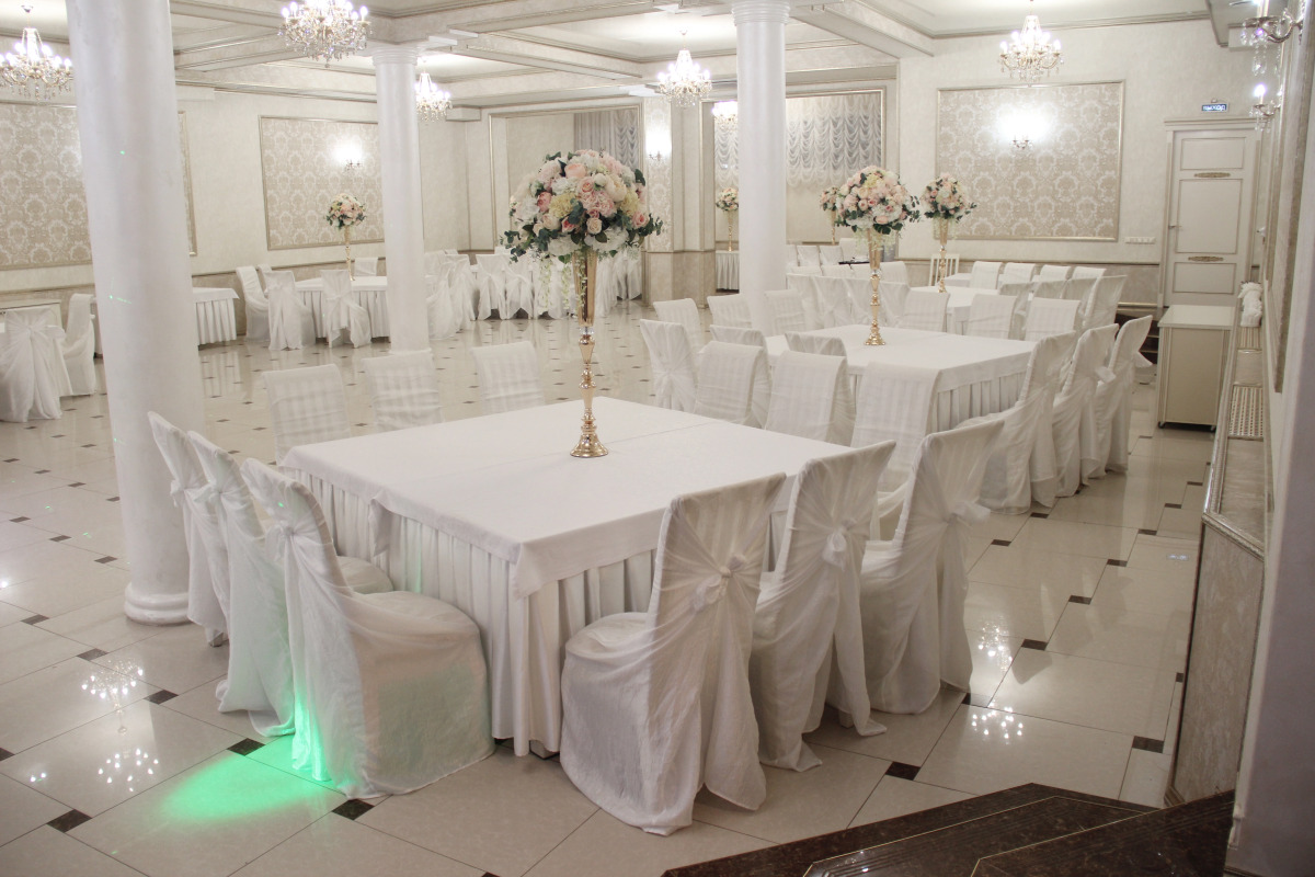 Моцарт Холл