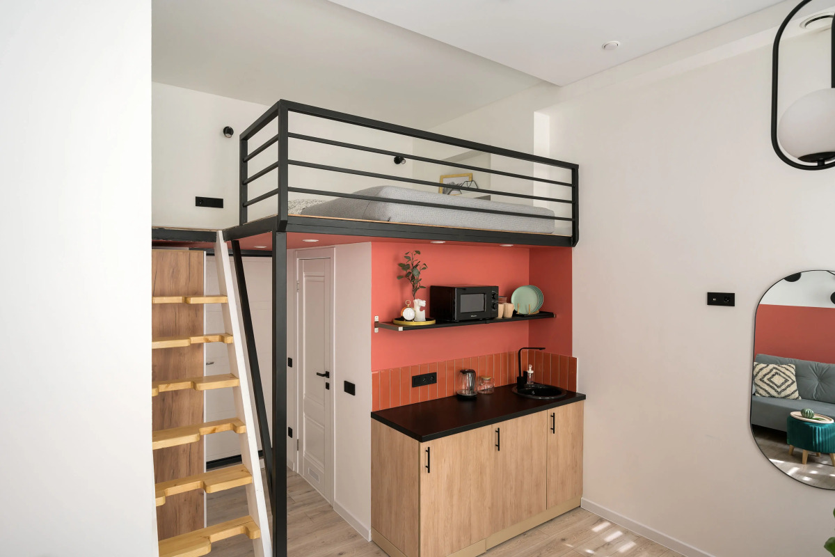 Апартаменты Яркая Двухуровневая студия в центре