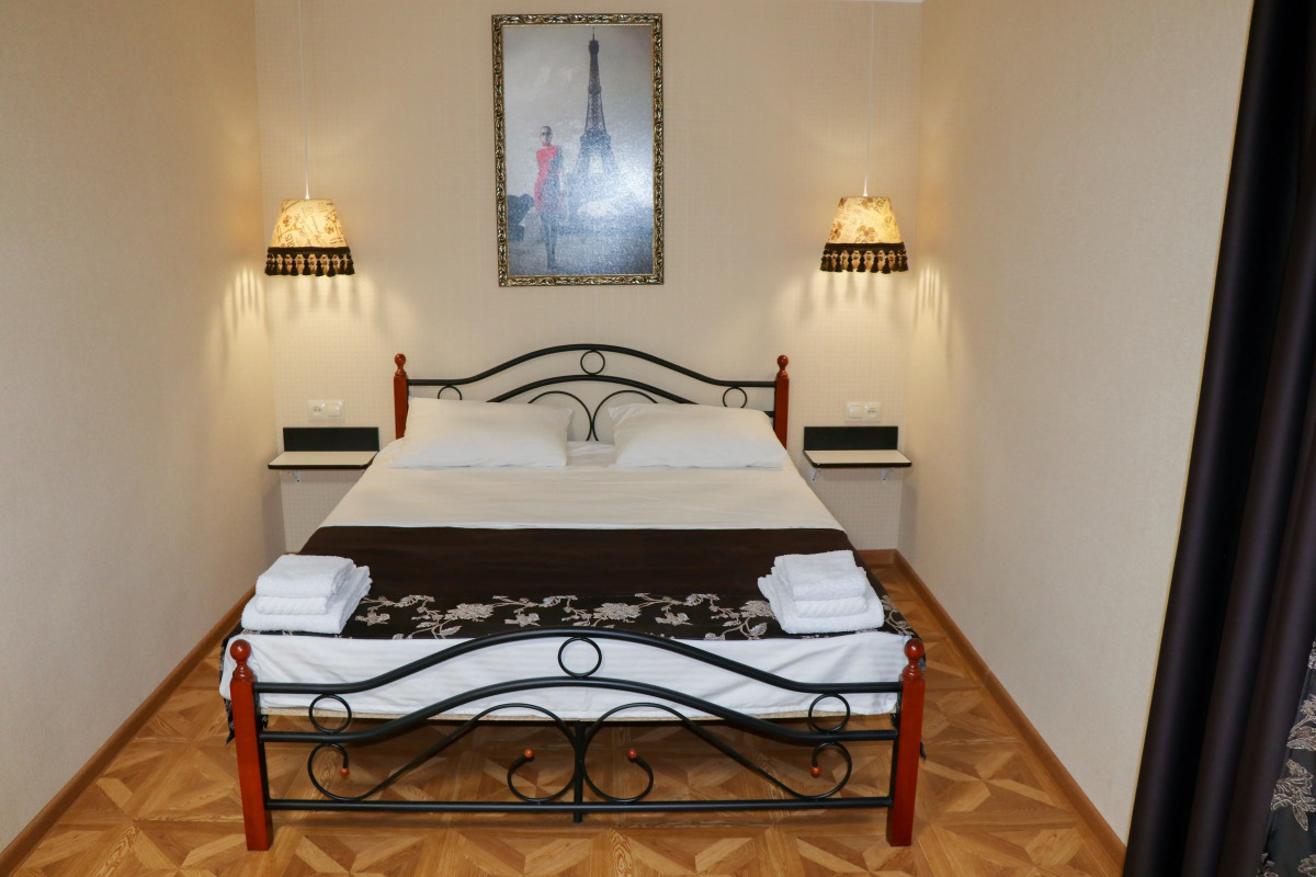 Отель София