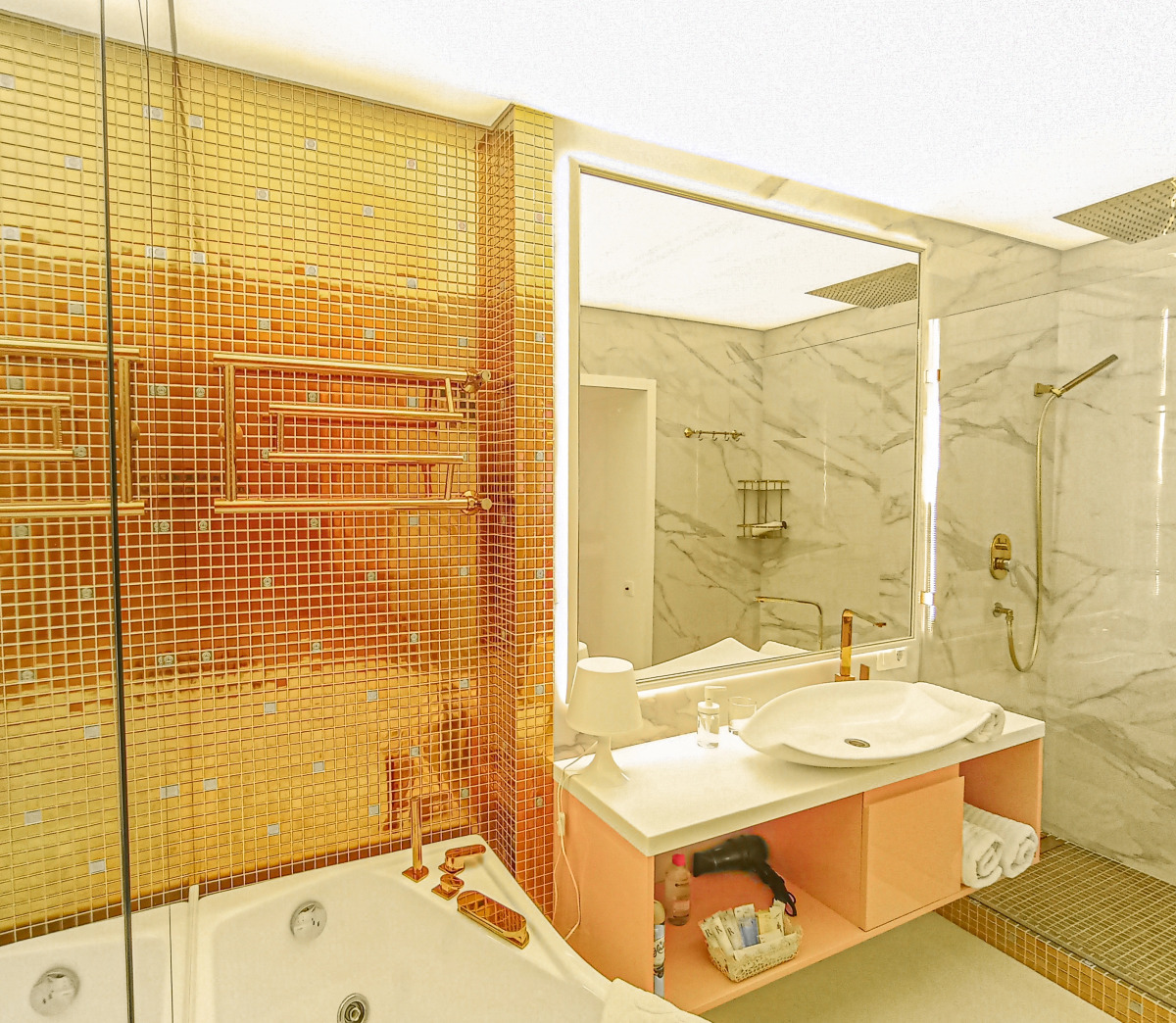 Апартаменты 18 этаж,студия 36кв.м,джакузи,балкон,вид на Волгу,новый дом,самый центр,вокзал пешком