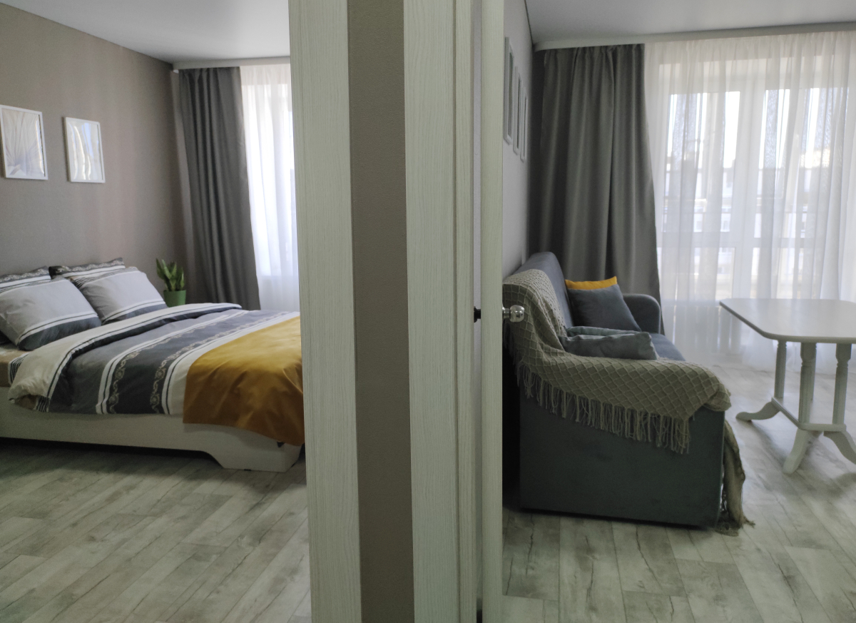 Апартаменты Вирджиния до 4 Чел. на Возрождения 51 Пятница Сеть Посуточных Квартир