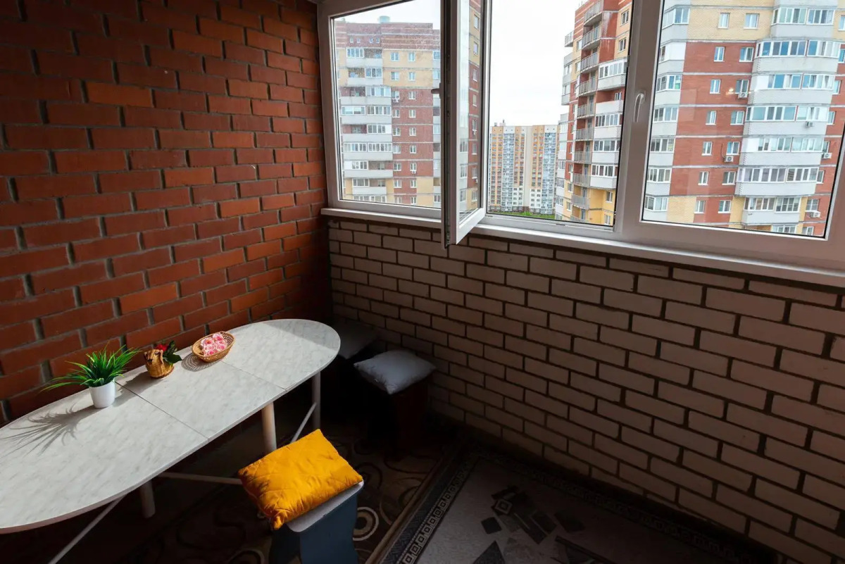 Сакура рядом ТЦ Кристалл