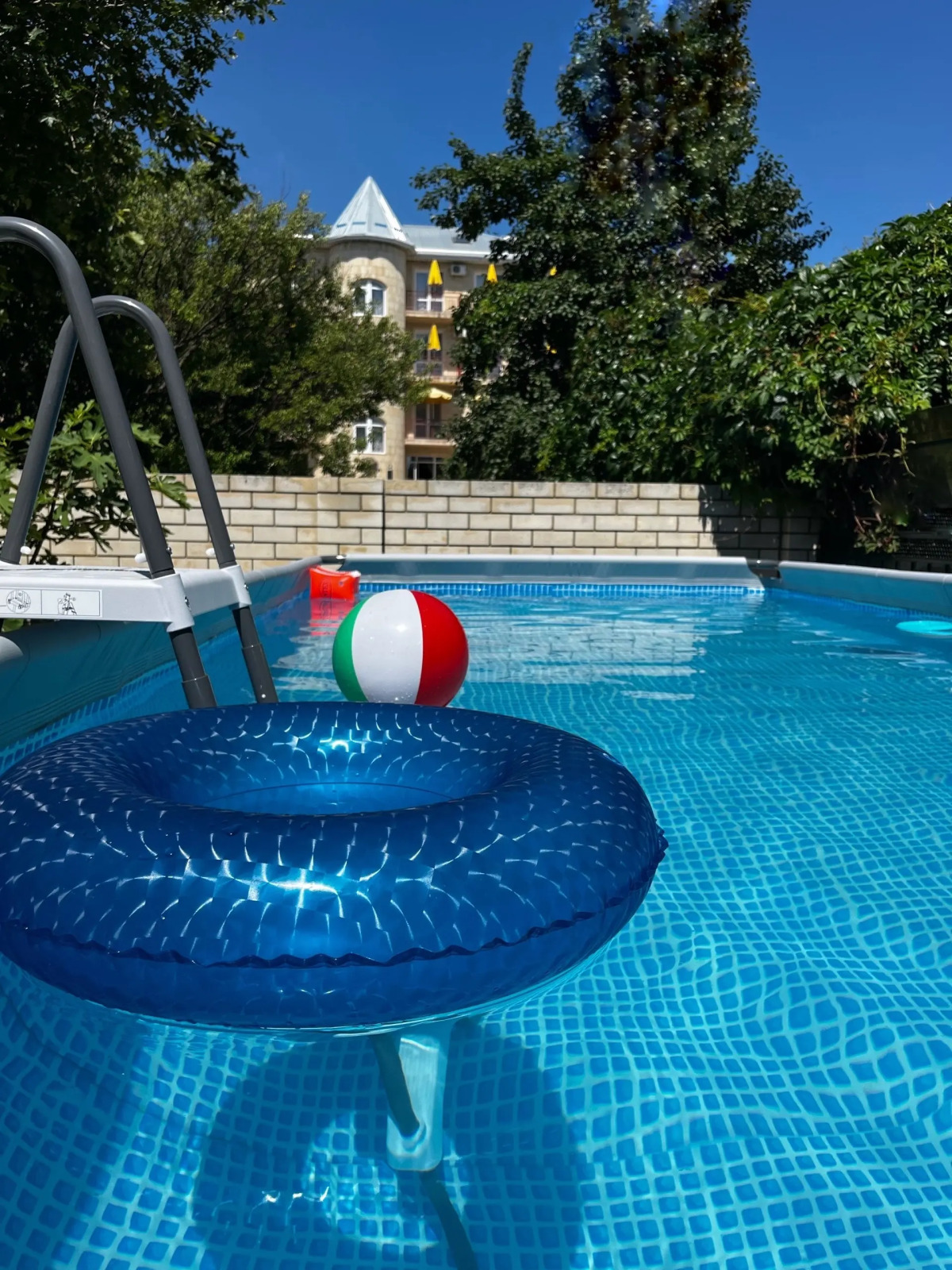 Na Pontiyskoy 16 Guest House