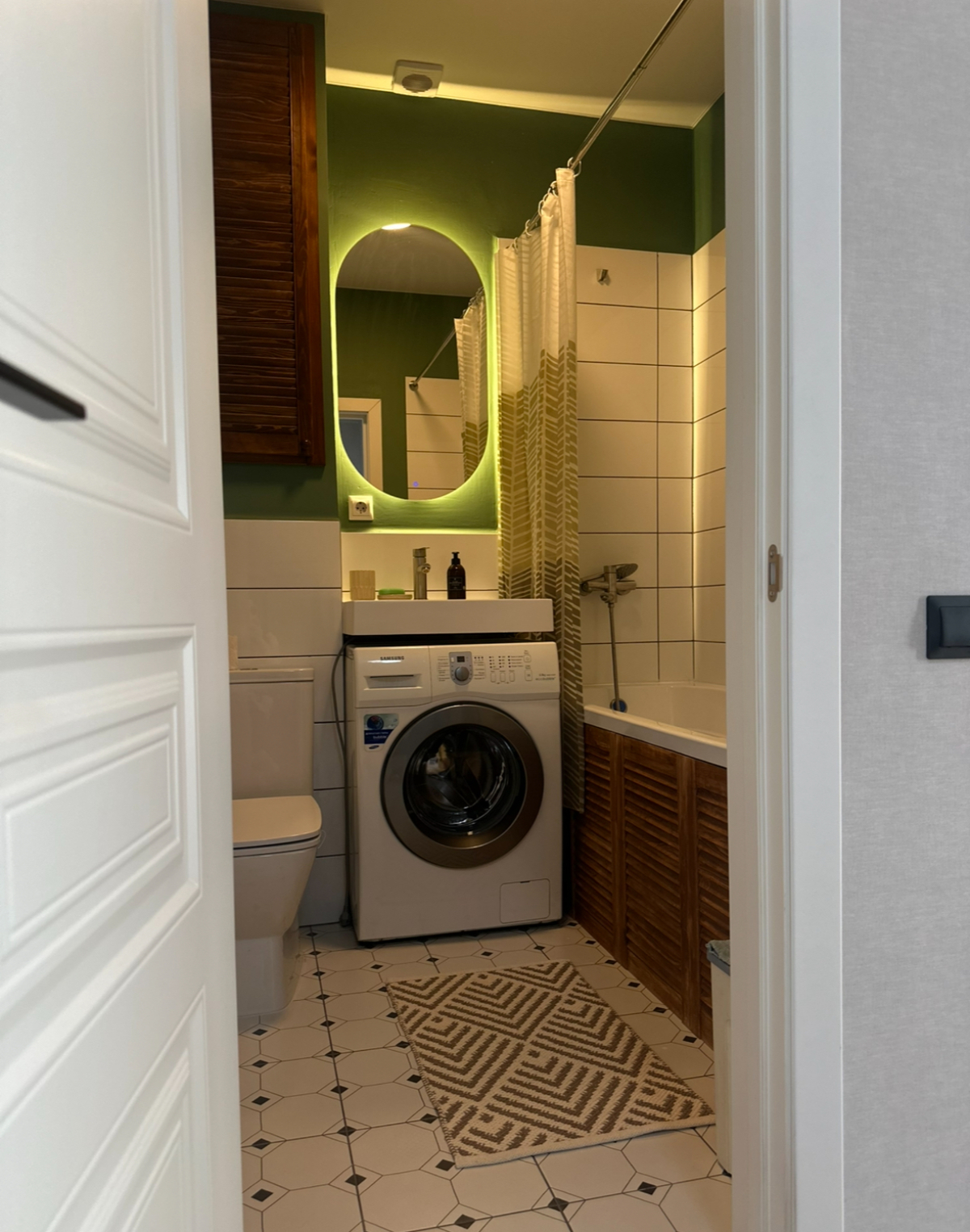 Апартаменты в Центре Города с Видом на Гору