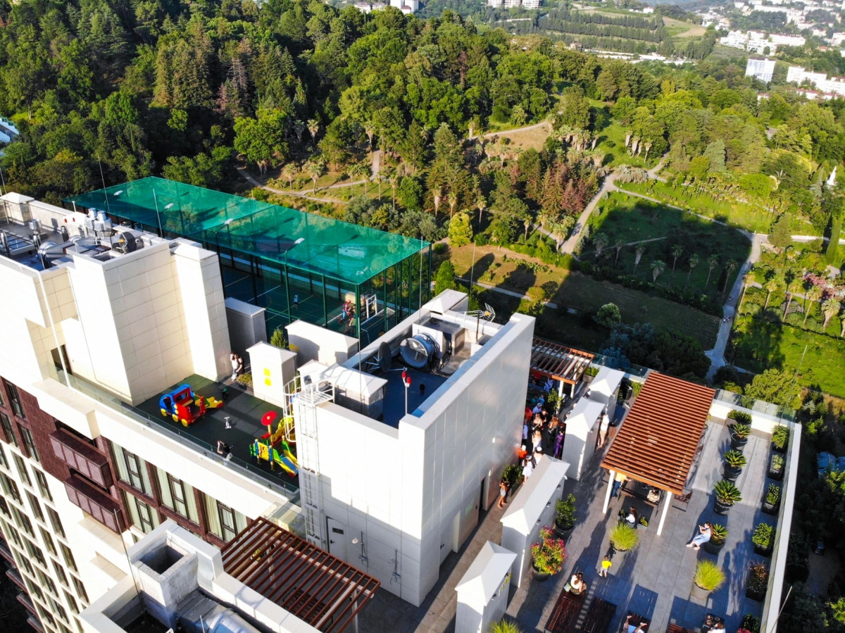 Апартаменты у Дендрария в ЖК Метрополь на самом высоком этаже, где есть бассейн